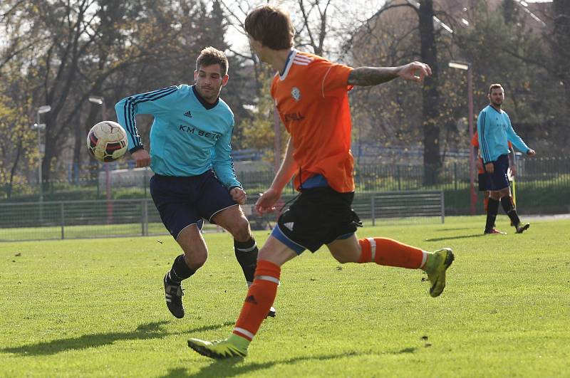 Fotbalisté Lovosic (v oranžovém) doma nezaváhali, porazili Střekov.