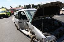 Nehoda osobního auta a sanitky v Litoměřicích