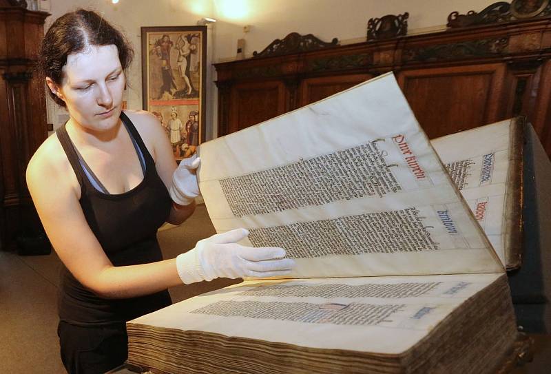 Muzeum ukáže unikátní bibli, jež zažila Husa