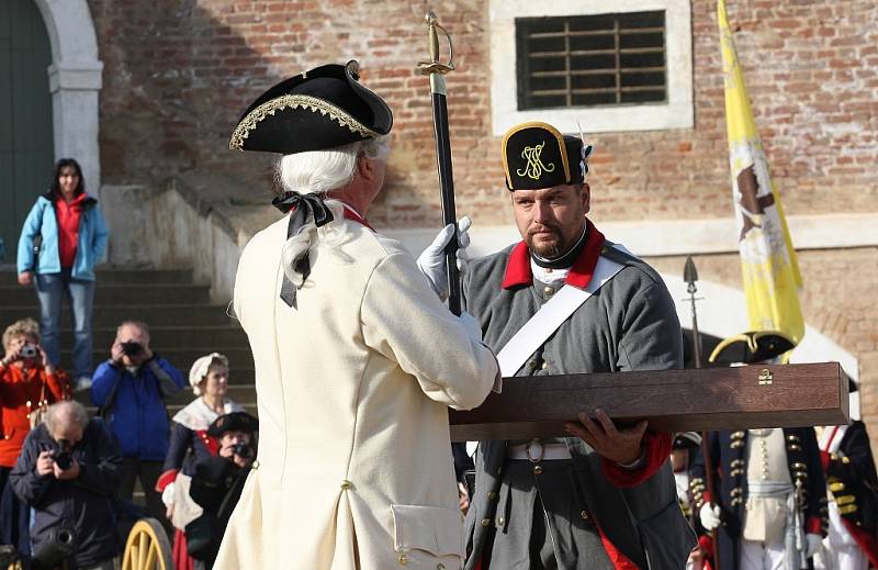 Josefínské slavnosti 2013, sobota dopoledne - slavnostní přehlídka vojsk