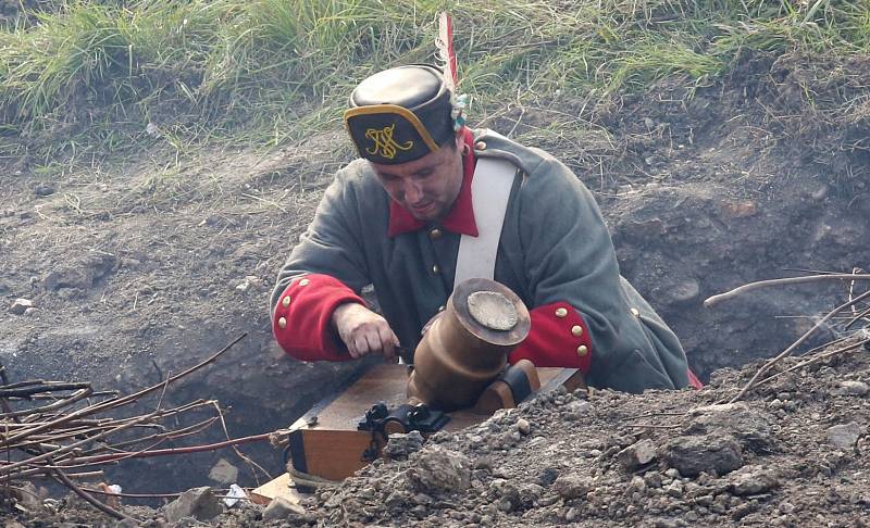 Průběh sobotních Josefínských slavností v Terezíně - od příprav po odpolední a večerní bitvu