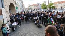 Téměř dvě stovky občanů Litoměřic vyjádřily na svolané demonstraci v pondělí v podvečer na Mírovém náměstí nespokojenost s vládou premiéra Babiše a ministryní spravedlnosti Benešovou.