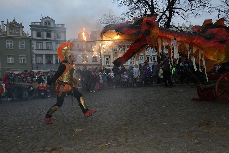 Litoměřický loutkový festival. Centrem města prošel ohnivý drak.