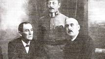 Členové Revolučního národního výboru v Terezíně zleva Josef Nolč, major Miloslav Bárta, Pavel Žalud. 