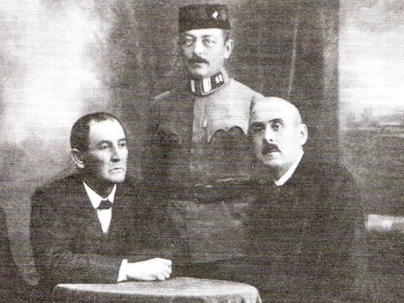 Členové Revolučního národního výboru v Terezíně zleva Josef Nolč, major Miloslav Bárta, Pavel Žalud. 