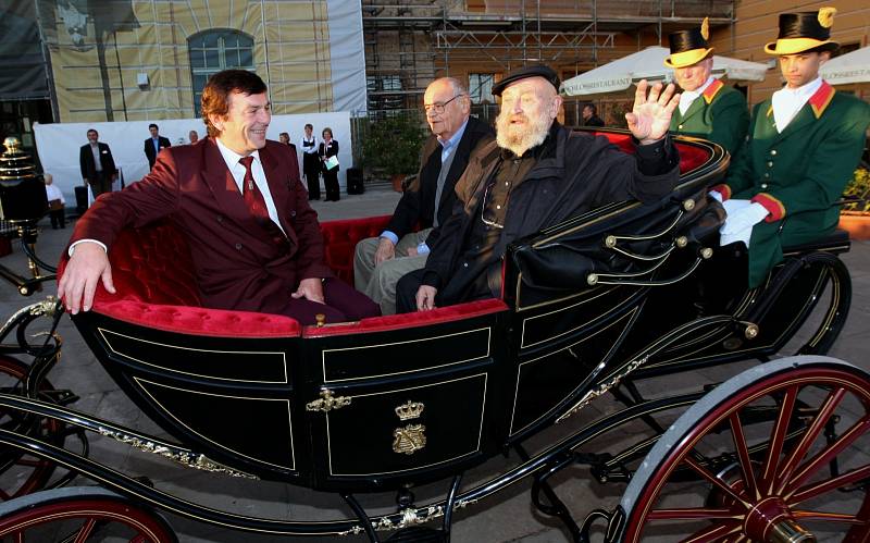 Výstavu Tři oříšky pro Popelku na Moritzburgu navštívili v roce 2009 také herci.