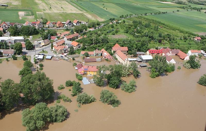 Povodeň 2013: Letecké snímky Litoměřicka od Štětí až po Terezín.