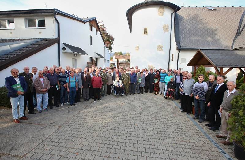 Setkání vojáků 51. ženijní brigády a 3. ženijního praporu v Litoměřicích vyvrcholilo křestem vzpomínkové knihy Ženisté litoměřické a terezínské posádky.