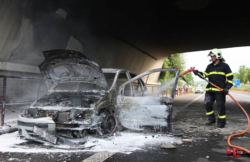 Nedělní požár automobilu v Lovosicích