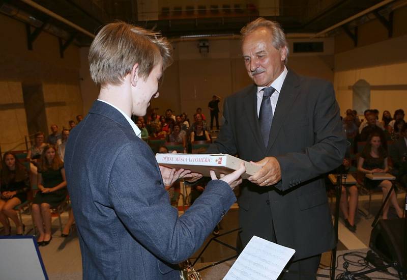 Slavnostní večer v hradu mají za sebou úspěšní žáci litoměřických základních škol a základní umělecké školy.