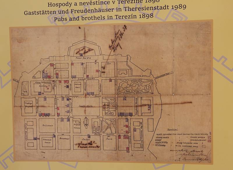 V PRVNÍ PROHLÍDKOVÉ TRASE v okolí rekonstruovaného pevnostního objektu Retranchement  2 si návštěvník může vybrat Muzeum Terezín, strážnici u Litoměřické brány nebo i obranné postavení v podzemí. 