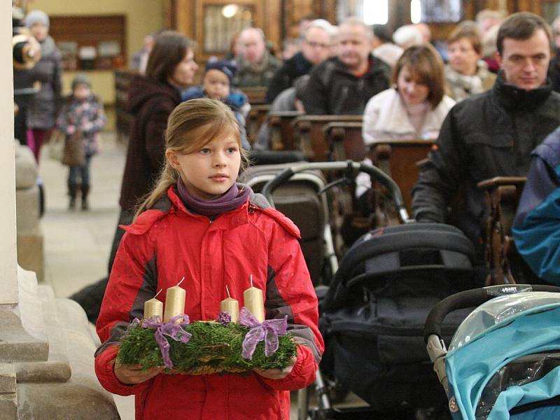 V katedrále v neděli 1. prosince zahájili advent