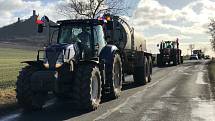 Zemědělci na Litoměřicku protestní jízdou po silnici 1/15 ve čtvrtek 20. ledna upozornili na nové podmínky Společné zemědělské politiky EU, o kterých s nimi nikdo nejedná.