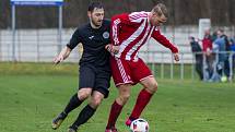 Fotbalisté Brozan (v pruhovaném) porazili v divizním duelu Chomutov 3:1.