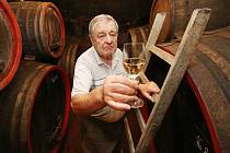 Vladimír Šuhájek tvoří litoměřická vína od roku 1966, nyní odchází na zasloužený odpočinek. Archivní foto