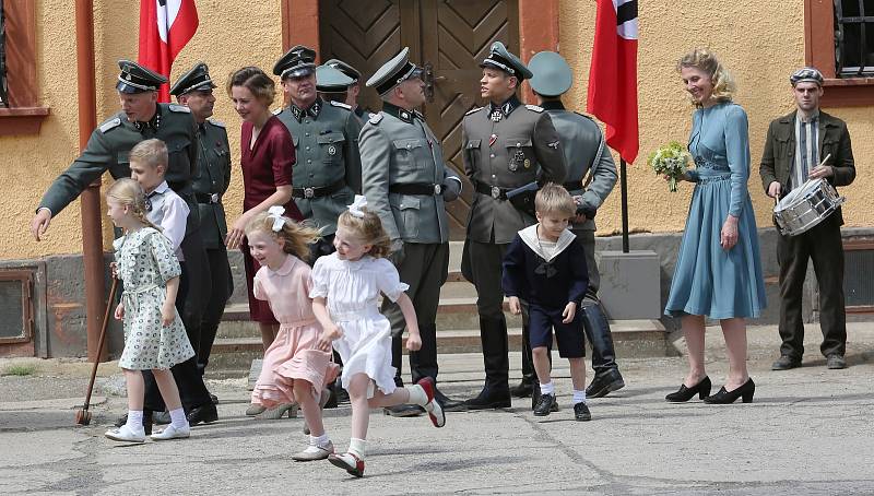 Ruský štáb natáčí v Terezíně válečný film Tankisti.