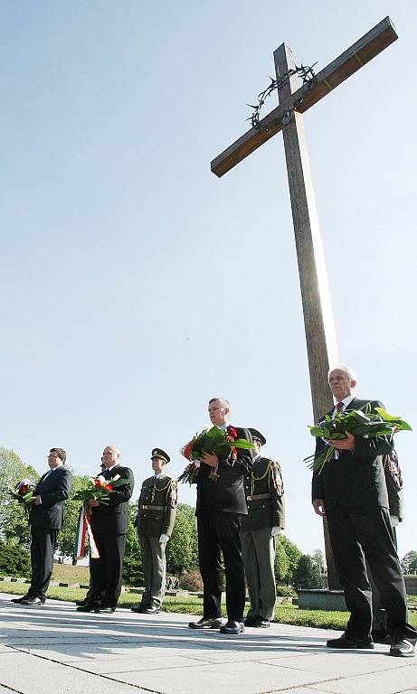 Ministří Visegrádské čtyřky v Terezíně.