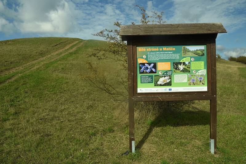 Cedule u Bílých strání pořízená z peněz projektu LIFE