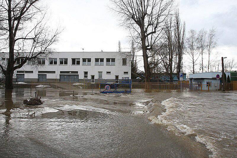 Velká voda na Litoměřicku - sobota 15. ledna 2011 - Litoměřice, koupaliště.