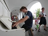 Piano na ulici se stalo atrakcí v mnoha severočeských městech, jako například v Litoměřicích.