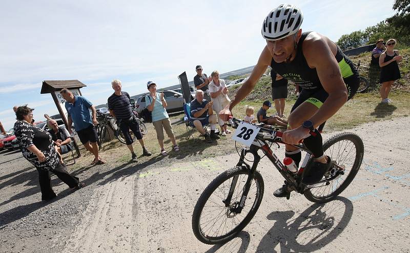 Hazmburk X offroad triatlon se konal v sobotu 6. srpna v obci Klapý.