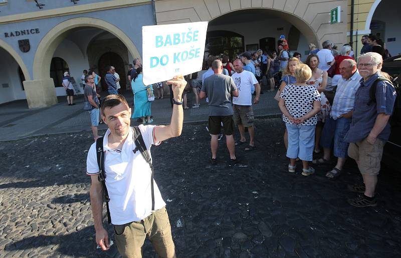 Demonstrace proti vládě Andreje Babiše v Litoměřicích.