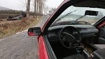 Srážka dvou aut na křižovatce silnic z Milešova do Vlastislavi