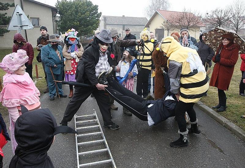 Maškarní průvod v Račiněvsi