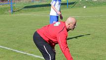 Fotbalisté SK Hrobce (v bílomodrém) rozstříleli v duelu krajského přeboru Vilémov 9:0. 