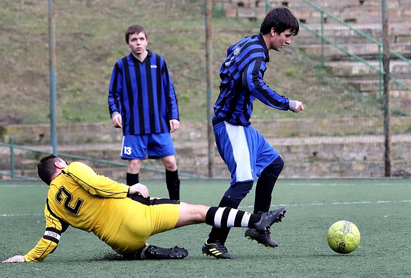 Zimní turnaj - Sokol Prackovice (žlutí) : Spartak Boletice (modří), 1.2. 2020 v Neštěmicích.