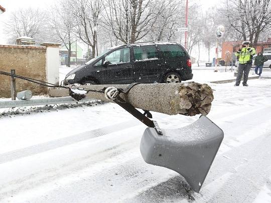 Středeční nehoda na sněhu v Lukavci