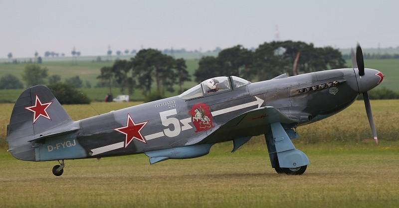 Páteční přílety na Memorial Air Show