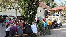 Na dvoře obecního úřadu v Liběšicích se v sobotu konal první ročník Liběšických hodů.