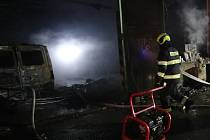 V Mlékojedech na Litoměřicku v noci na neděli 14. ledna hořela hala.