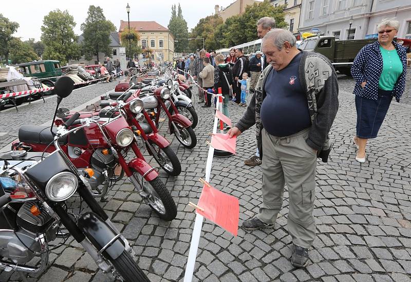 Sraz veteránů v Roudnici nad Labem v roce 2015.