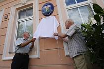 V sobotu byla odhalena pamětní deska v obci Siřejovice na Litoměřicku místnímu rodákovi, podplukovníkovi ve výslužbě in memoriam Josefu Práglovi.