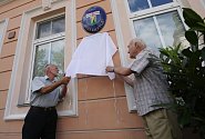 V sobotu byla odhalena pamětní deska v obci Siřejovice na Litoměřicku místnímu rodákovi, podplukovníkovi ve výslužbě in memoriam Josefu Práglovi.