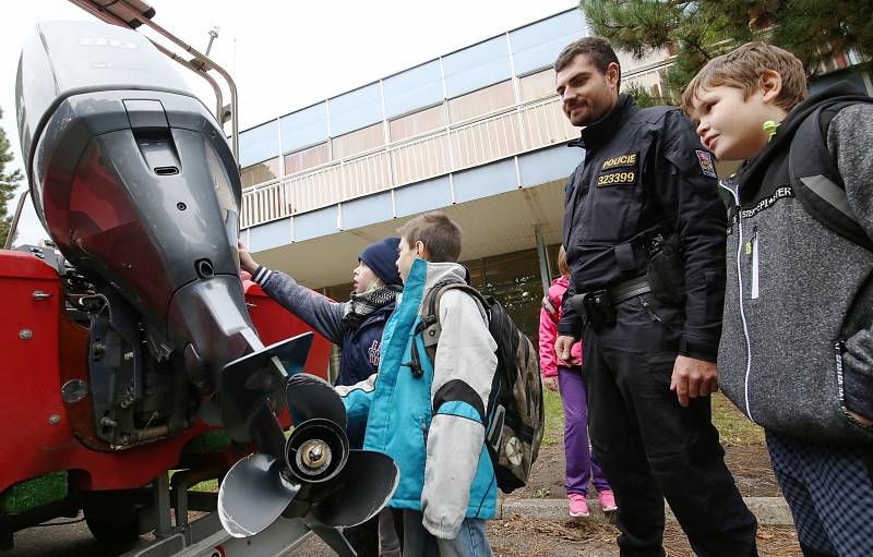 Policie ve spolupráci se Zdravím městem a složkami IZS pořádala akci pro děti z pátých tříd základních škol v Litoměřicích
