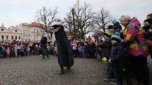 Zahájení loutkového festivalu proběhlo v pátek 4. března průvodem ohnivého draka.