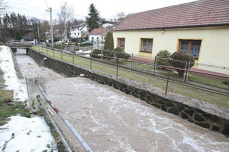 Velká voda na Litoměřicku - pátek 14. ledna 2011 - Teplá, Vlastislav, Třebenicko.