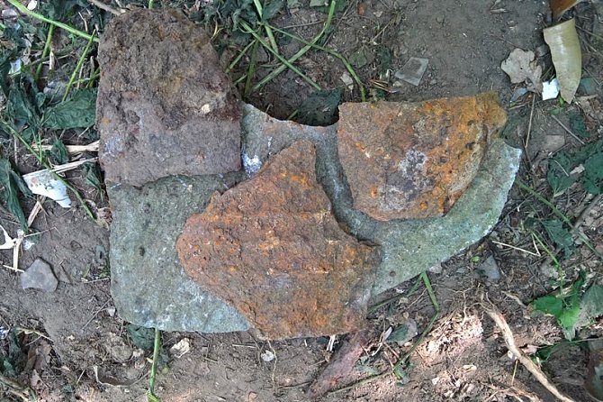 Střepy nalezené v zaniklém mlýně na střelný prach v Konojedech na Úštěcku jsou pozůstatky kamnovce.