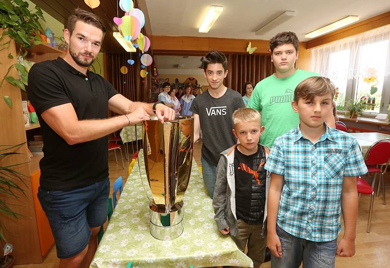 Michal Birner přivezl pohár mistrů do Litoměřic