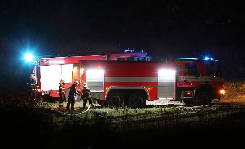 Požár zasáhl skládku komunálního odpadu SONO u Siřejovic na Lovosicku.