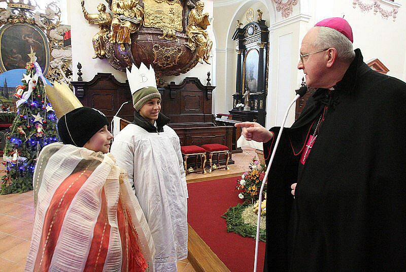 Biskup požehnal koledníkům.