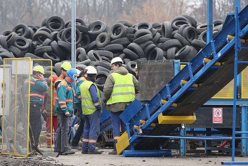 Čížkovická cementárna - zahájení spalovací zkoušky spoluspalování materiálu Geobal (ostravské kaly). Akce je spojená s měřením emisí akreditovanou laboratoří.