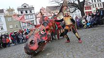 Zahájení loutkového festivalu proběhlo v pátek 4. března průvodem ohnivého draka.