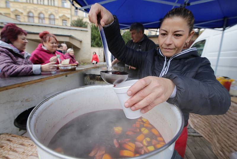 V Litoměřické městské  tržnici proběhly další farmářské trhy včetně zabijačkových hodů hodů.