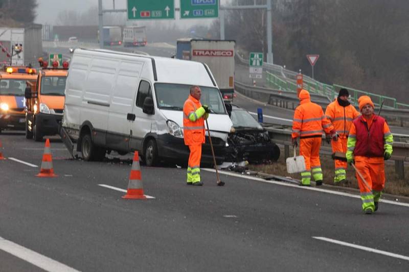 Hromadná nehoda na dálnici D8 u Řehlovic