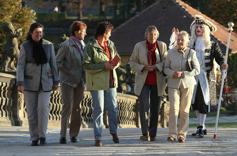 Výstavu Tři oříšky pro Popelku na Moritzburgu navštívili v roce 2009 také herci.