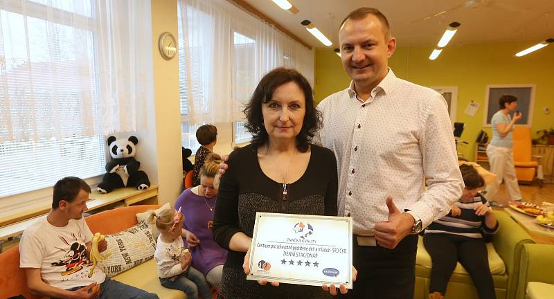 Litoměřické Centrum pro zdravotně postižené děti a mládež Srdíčko získalo certifikát.